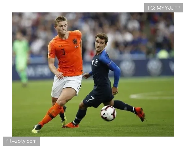 梅西 vs 克鲁伊夫：技术风格与时代影响力的对比分析