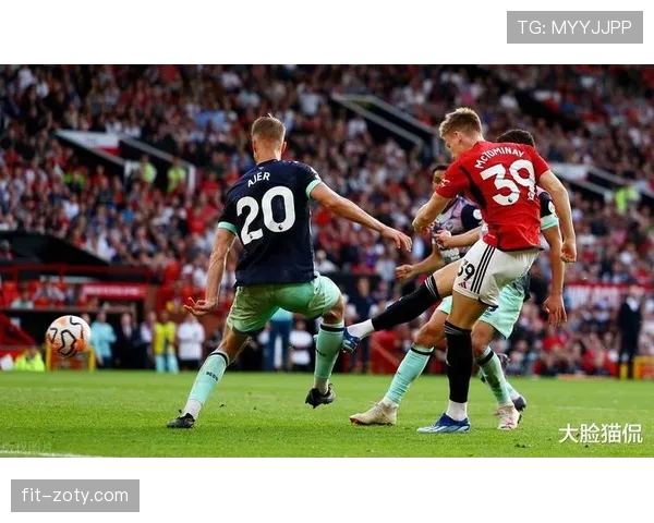 B费与麦克托米奈的控球转移模式：单点驱动与体系分散的战术差异