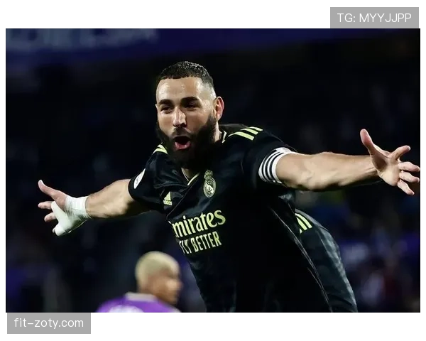 凯恩与本泽马：全能前锋的战术适配性与技术维度差异解析