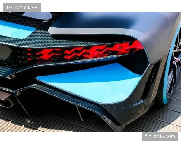 伊布退役后每天喝三杯黑咖啡，车库停着七辆超跑却只开最旧那台